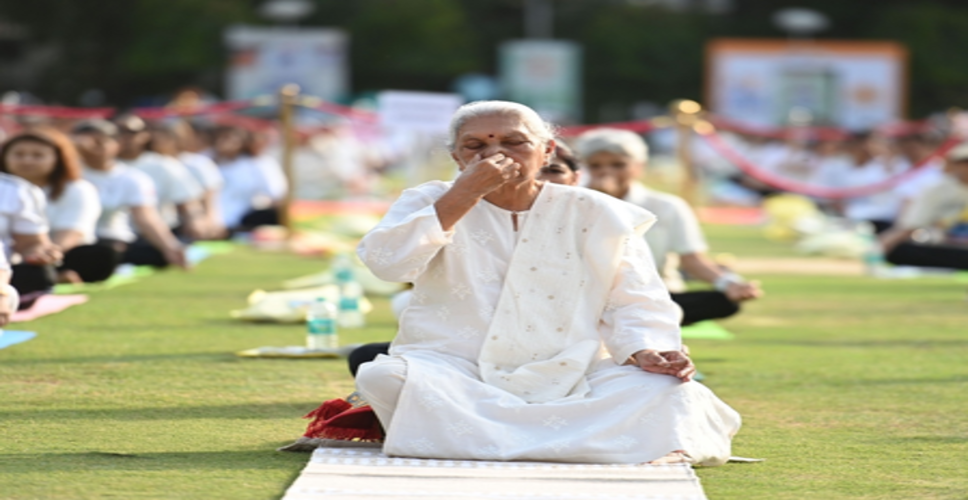 राज्यपाल आनंदीबेन पटेल ने मातृशक्ति संग किया योग, आंगनबाड़ियों को &lsquo;गर्भ संस्कार केंद्र&rsquo; बनाने के निर्देश