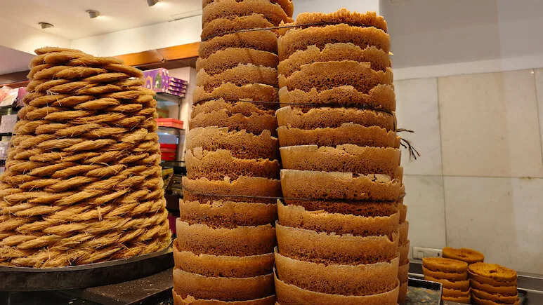 ईरान-इजरायल और अमेरिका के युद्ध का असर: जयपुर के घेवर कारोबार पर गहराई से पड़ा प्रभाव