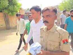 बालोतरा में फर्जी पुलिसकर्मी गिरफ्तार, वीडियो में देंखे सोशल मीडिया पर खाकी पहनकर बनाता था पहचान