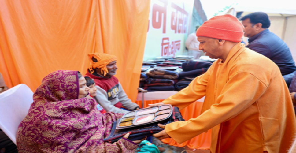 भीषण शीतलहर में कोई भी फुटपाथ पर न सोए : सीएम योगी