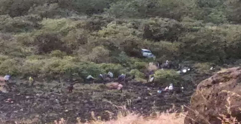 महाराष्ट्र: नासिक में 800 फुट गहरी खाई में गिरी कार, 6 लोगों की मौत, पीएम मोदी ने जताया दुख