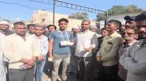 जमीन विवाद में हिंसा, सरियों-डंडों से हमला, वीडियो में देंखे घायल युवक की इलाज के दौरान मौत, गांव में तनाव