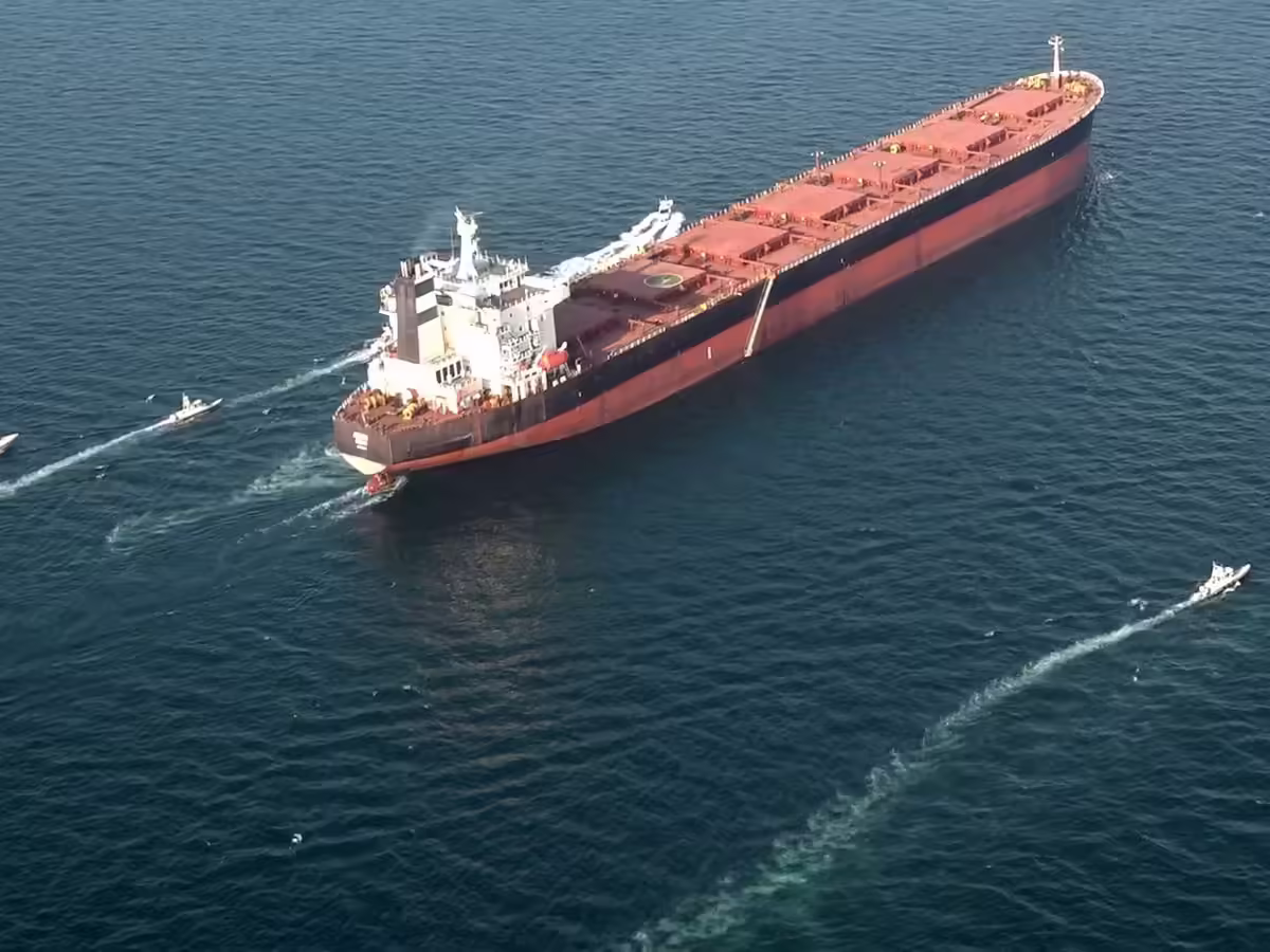 ईरान ने होर्मुज स्ट्रेट पूरी तरह खोला, वीडियो में देंखे कमर्शियल जहाजों को सुरक्षित मार्ग से गुजरने की अनुमति