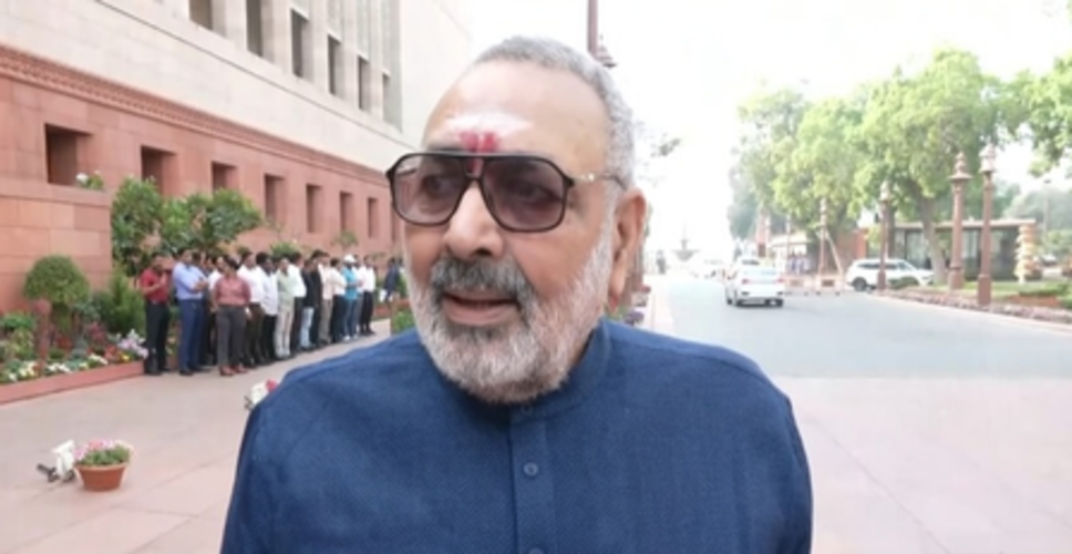 गिरिराज सिंह ने राहुल गांधी पर साधा निशाना, कहा-हर महीने विदेश जाने से कोई विशेषज्ञ नहीं बन जाता