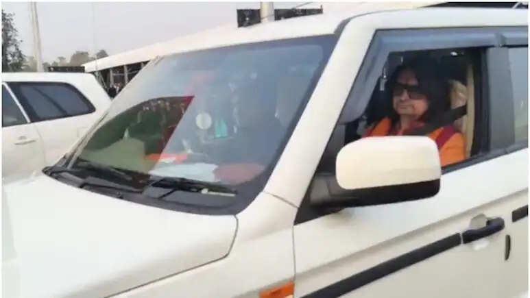 राजस्थान की राजनीति में 'शीशे' पर संग्राम, बालमुकुंदाचार्य ने डोटासरा को करारा जवाब दिया