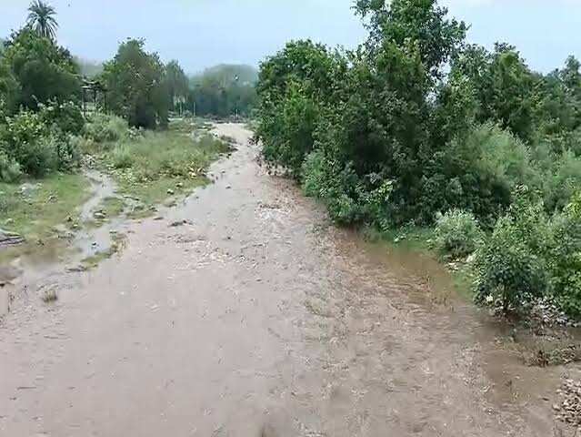 राजस्थान में बदला मौसम का मिजाज: उदयपुर में तेज बारिश-आंधी, वीडियो में जाने 26 जिलों में अलर्ट; बीकानेर-जैसलमेर में 43°C तक पहुंचा पारा