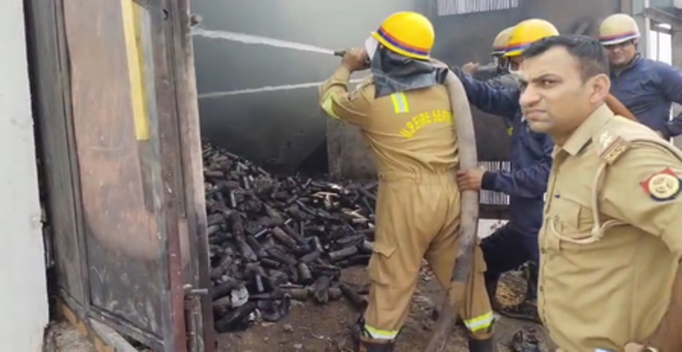 गाजियाबाद में केमिकल फैक्ट्री में भीषण आग, कड़ी मशक्कत के बाद पाया गया काबू