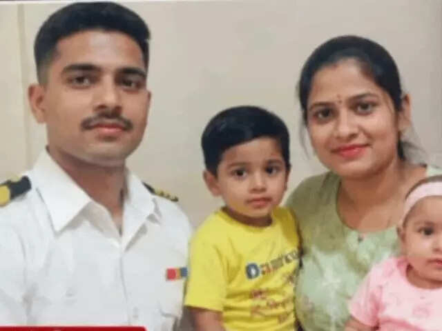 झुंझुनूं के नेवी जवान मुंबई में फंदे से लटके मिले, पत्नी और दो बच्चों के शव बिस्तर पर पड़े थे