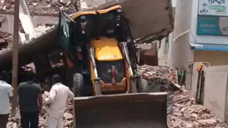 हैदराबाद में बिल्डिंग हादसे में डीग के युवक की मौत, गांव में पसरा मातम