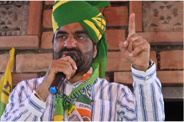 'फड़फड़ाहट खत्म कर दूंगा...'&nbsp;हनुमान बेनीवाल ने केके बिश्नोई को दिया ओपन चैलेंज, वीडियो में देखे RLP प्रमुख की दहाड़