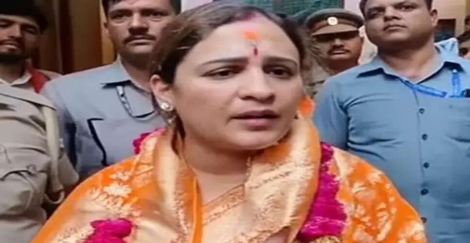 मुलायम सिंह यादव के परिवार में घमासान, प्रतीक यादव ने पत्नी अपर्णा यादव को डाइवोर्स देने का किया ऐलान