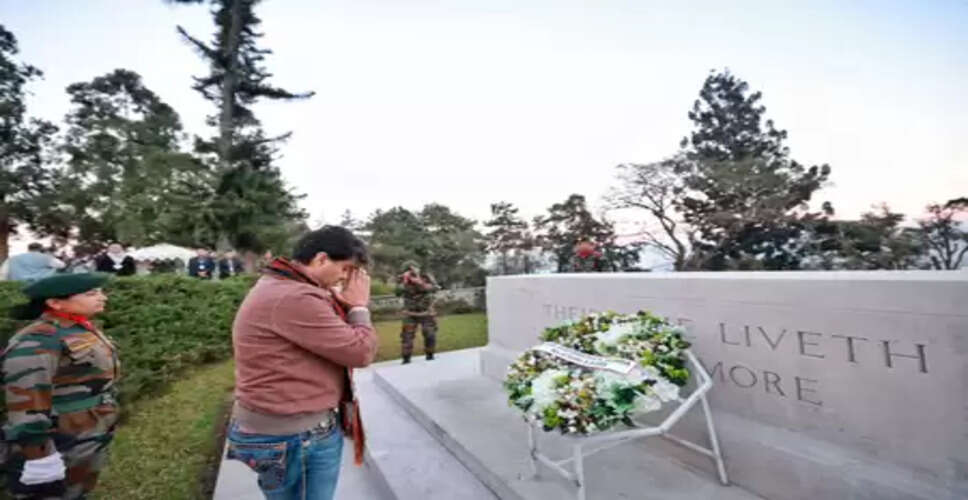 केंद्रीय मंत्री सिंधिया ने कोहिमा युद्ध समाधि स्थल का दौरा किया, शहीदों को दी श्रद्धांजलि