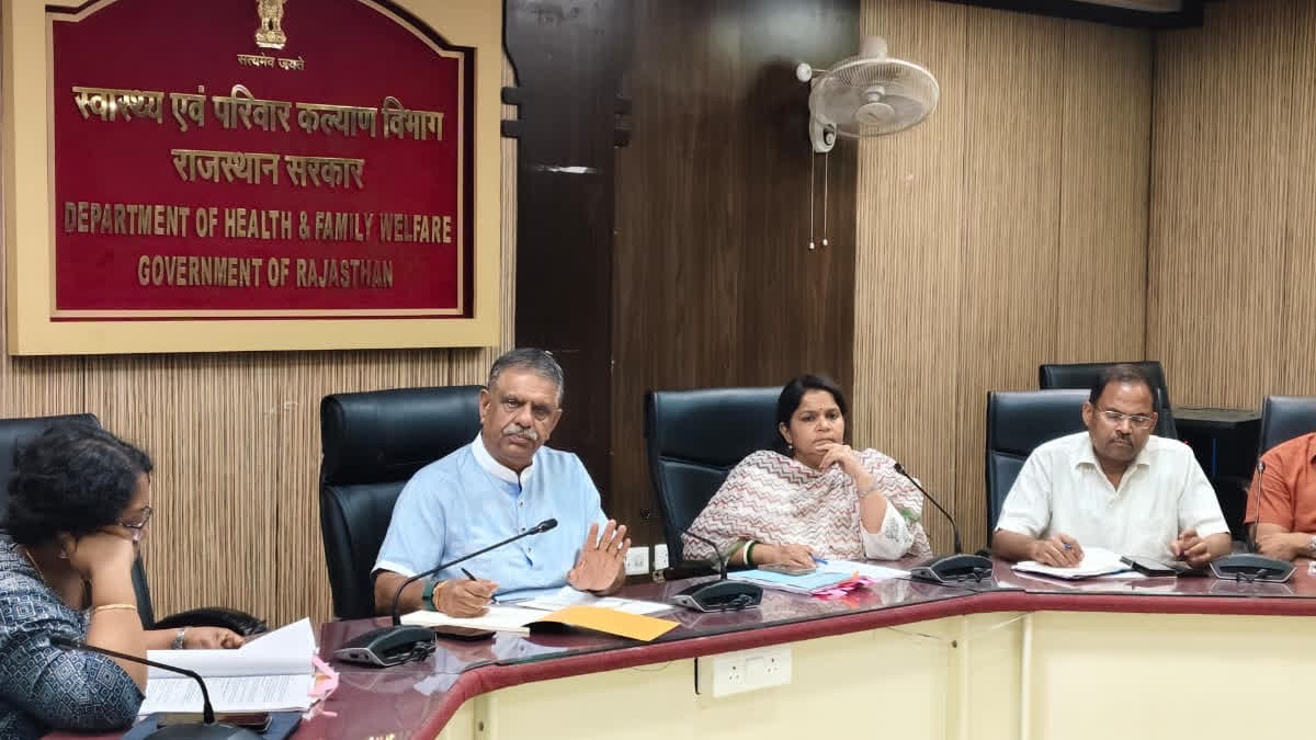 कोटा हॉस्पिटल मौत मामले पर मचा हंगामा, चिकित्सा मंत्री आज बीमार प्रसूताओं परिजन से मिलेंगे, वीडियो में जानें निलंबन के विरोध में टीचर्स डॉक्टर बांधेंगे काली पट्टी