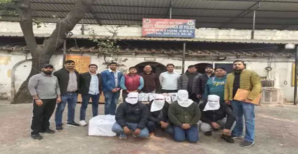 दिल्ली के करोल बाग में नकली मोबाइल बनाने वाले गैंग का भंडाफोड़, 4 गिरफ्तार