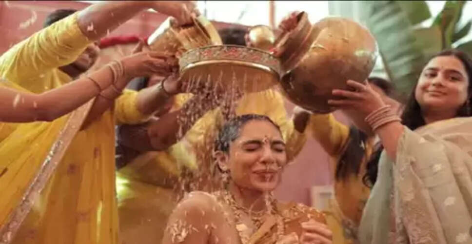 शादी की पहली सालगिरह पर शोभिता धुलिपाला ने पति नागा चैतन्य पर लुटाया प्यार