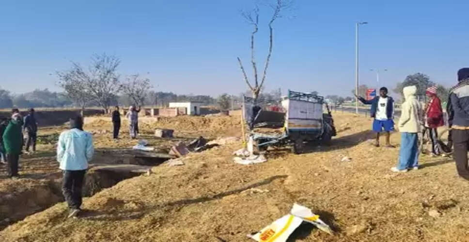 झारखंड: गुमला में हाईवा ने पिकअप वैन को मारी जोरदार टक्कर, चार की मौत, दो गंभीर रूप से घायल