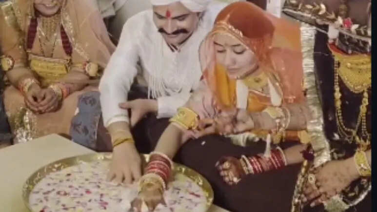 संभल के SP के.के. बिश्नोई और आशिंका वर्मा विवाह बंधन में बंधे, जोधपुर में सादगी और भव्यता के साथ हुआ समारोह