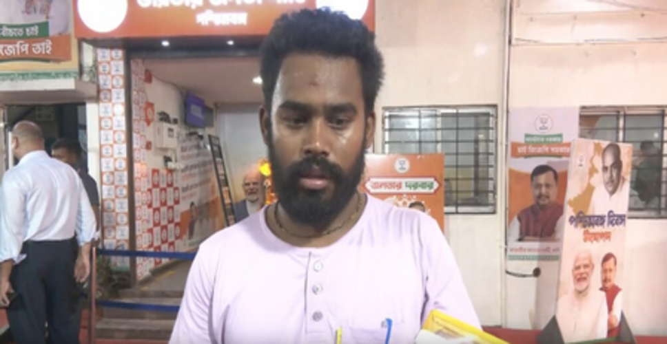 बेटे का लिवर खराब, 20 लाख इलाज का खर्च, मदद की गुहार लेकर सीएम सुवेंदु अधिकारी के जनता दरबार पहुंचा पिता