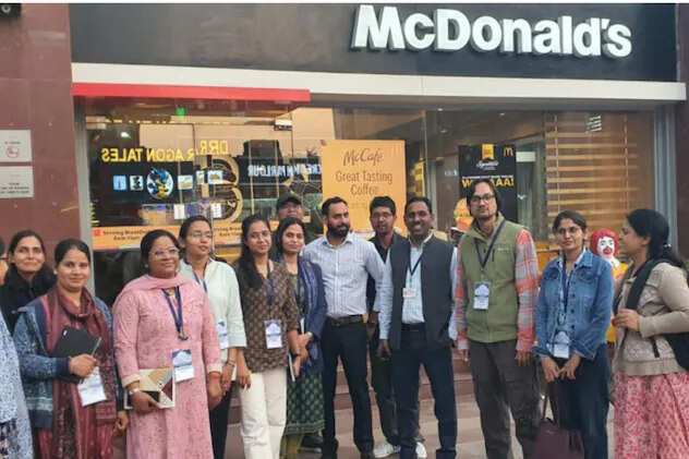 जयपुर में गौरव टावर स्थित मैकडॉनल्ड्स का फूड लाइसेंस सस्पेंड, वीडियो में देंखे खाद्य बिक्री पर रोक