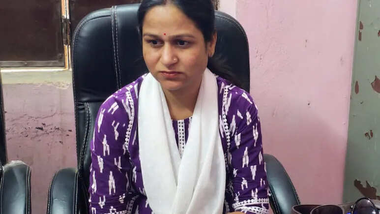 झालावाड़ में ACB की बड़ी कार्रवाई: महिला VDO 10,400 रुपये की रिश्वत लेते रंगे हाथ गिरफ्तार