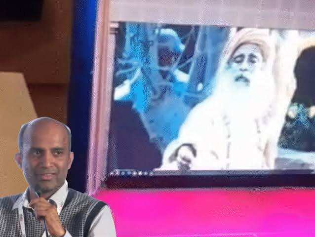 बिना मंजूरी विदेश यात्रा पर गए खाद्य विभाग के सचिव अंबरीश कुमार एपीओ, वीडियो में जाने सरकार ने लिया बड़ा प्रशासनिक एक्शन