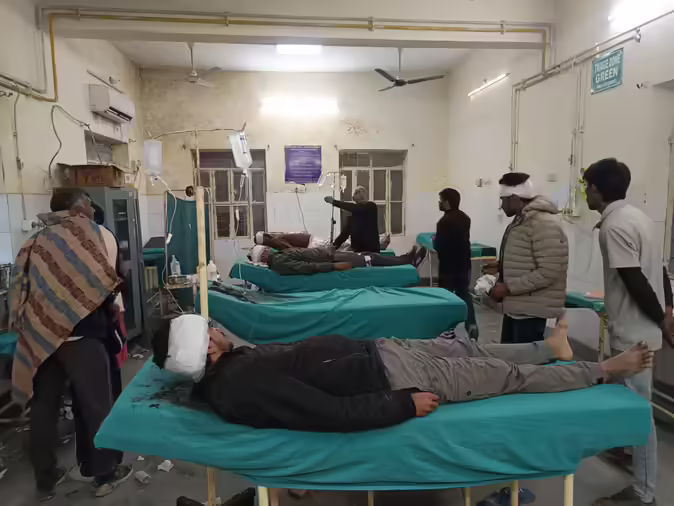 बानसूर में रास्ते को लेकर विवाद भड़का, मारपीट में 13 लोग गंभीर रूप से घायल