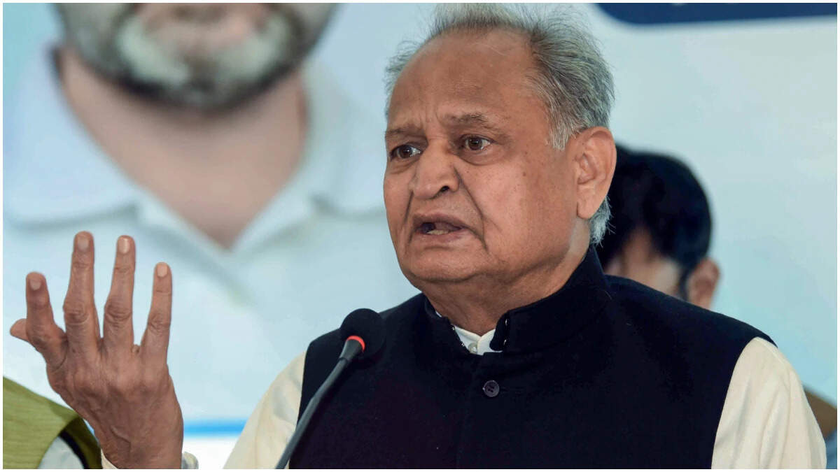 अशोक गहलोत का बीजेपी सरकार पर हमला, वीडियो में देंखे मंत्रियों के बेटों की भूमिका पर उठाए सवाल