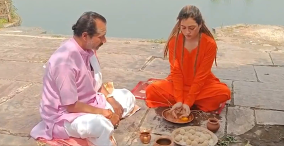 हर्षा रिछारिया ने किया पिंडदाल, बोलीं- अब जीवन सनातन, धर्म, ईश्वर और गुरुदेव को समर्पित