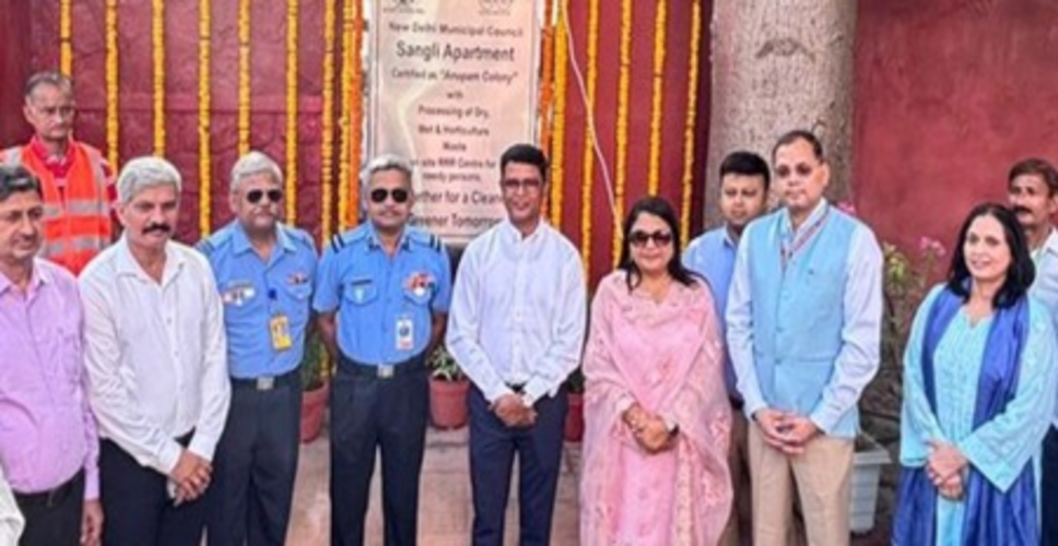 दिल्ली: एनडीएमसी के अध्यक्ष ने सांगली अपार्टमेंट्स को घोषित किया &lsquo;अनुपम कॉलोनी&rsquo;