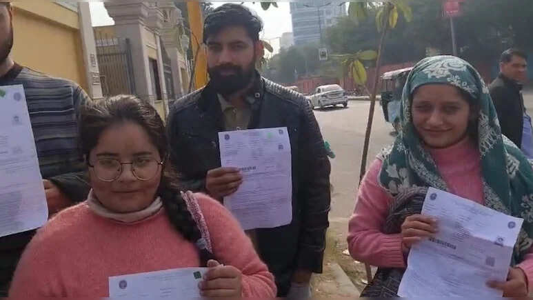 जयपुर में सीनियर टीचर भर्ती परीक्षा में गड़बड़ी, अभ्यर्थियों ने केंद्र पर हंगामा किया