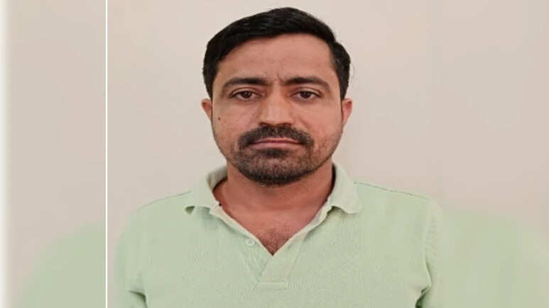 डमी कैंडिडेट के जरिए नौकरी पाने वाले के खिलाफ SOG का बड़ा एक्शन, बाड़मेर का ग्राम सेवक गिरफ्तार