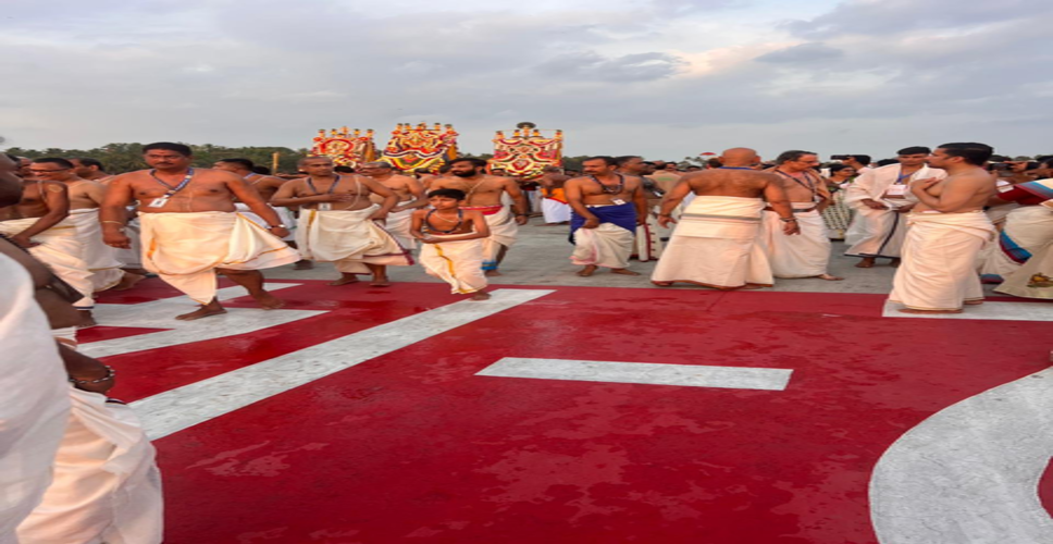 तिरुवनंतपुरम एयरपोर्ट पर थमा उड़ानों का शोर, आस्था के मार्ग में बदली रनवे की राह