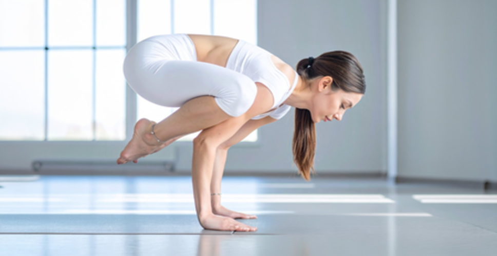 डेस्क जॉब वालों के लिए वरदान है बकासन, कमर दर्द और तनाव से मिलेगी राहत