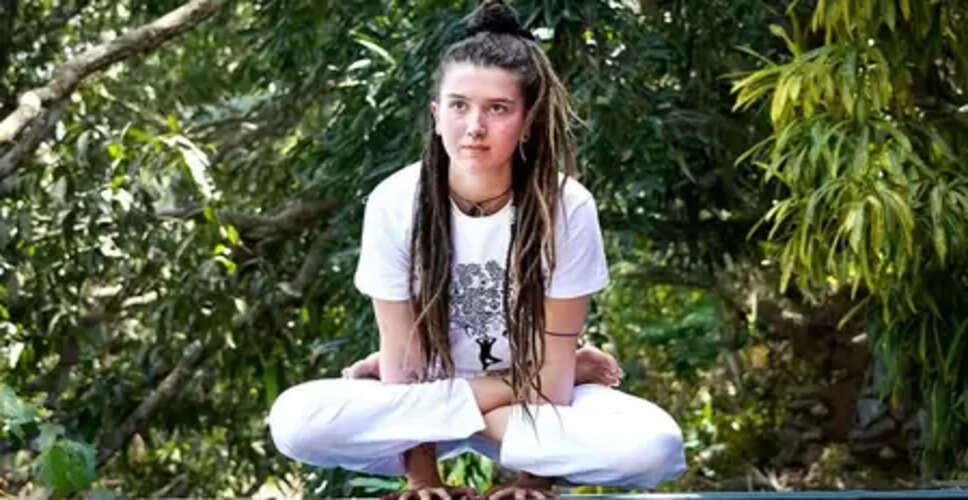 पेट की चर्बी घटाए और एकाग्रता बढ़ाए, जानिए 'कुक्कुटासन' के कमाल के फायदे