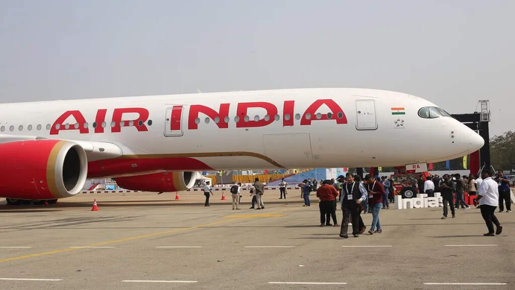 जयपुर एयरपोर्ट पर बड़ा हादसा टला, वीडियो में देखें एअर इंडिया की फ्लाइट में फ्यूल लीकेज, टेकऑफ से पहले रोकी गई उड़ान