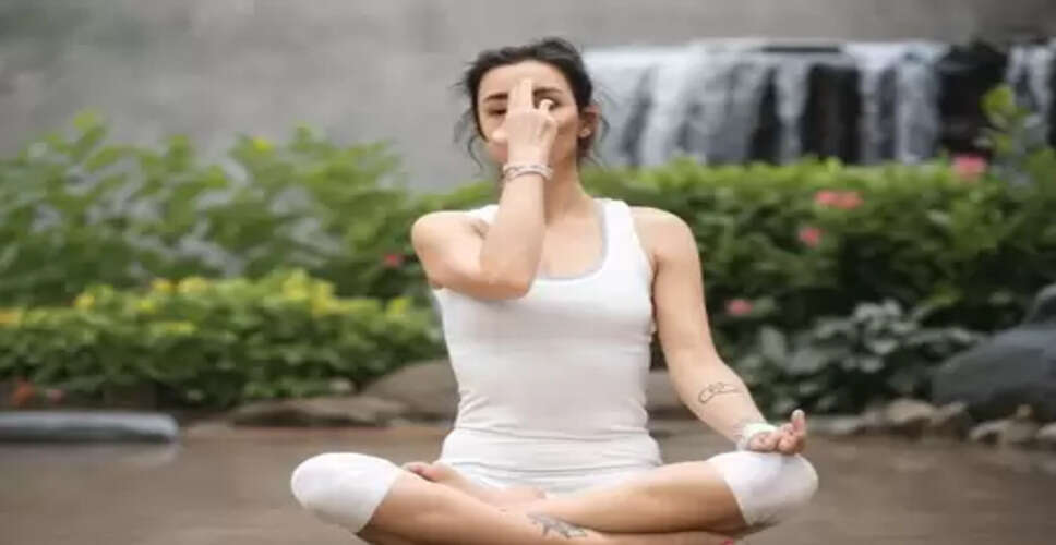 अनुलोम-विलोम से चंद्र-सूर्य नाड़ी करें संतुलित, समझें असर और फायदे