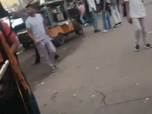 सड़क पर अंडे गिरने पर भड़का विवाद, युवक की लाठियों से पीट-पीटकर हत्या का सामने आया वीडियो; चार आरोपी गिरफ्तार