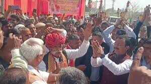 वीडियो में देंखे फागी में द्वारकाधीश मंदिर में आयोजित फूलडोल मेले में डिप्टी सीएम प्रेमचंद बैरवा ने भजनों और लोकगीतों की धूम मचाई