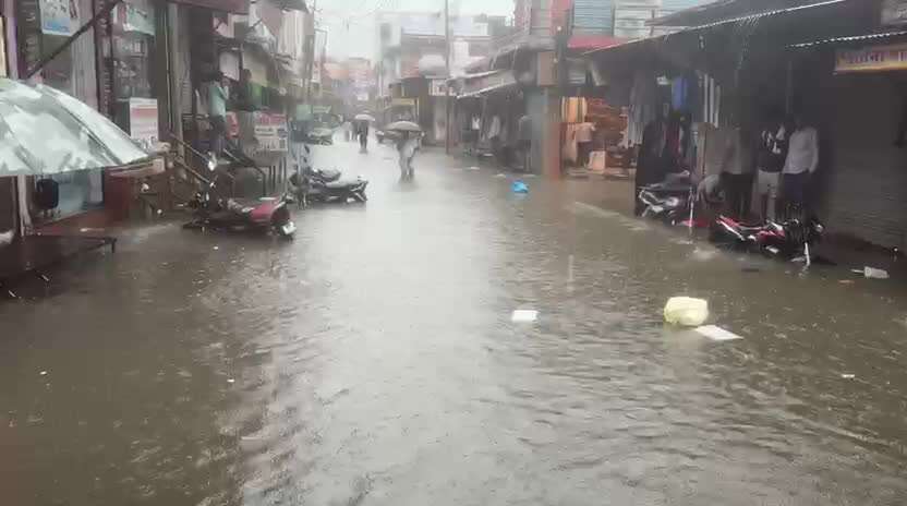 राजस्थान में मानसून फिर सक्रिय: चित्तौड़गढ़-दौसा में जलभराव, वीडियो में जाने धौलपुर में चंबल का जलस्तर 8 मीटर बढ़ा; झालावाड़ में स्कूल बंद