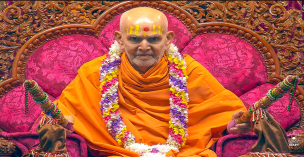 पुष्पदोलोत्सव: तीर्थधाम सारंगपुर में मनाया गया फूलडोल रंगोत्सव, परम पूज्य महंत स्वामी महाराज का हुआ अभिनंदन