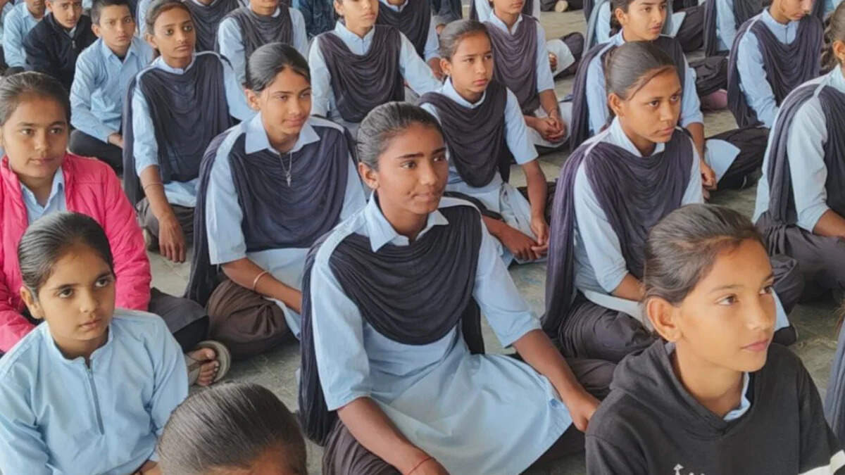 सरकारी स्कूल के छात्रों को बड़ी राहत, यूनिफॉर्म की राशि अब सीधे बैंक खाते में भेजेगी सरकार, वीडियो से समझें कैसे होगा पुरा प्रोसेस