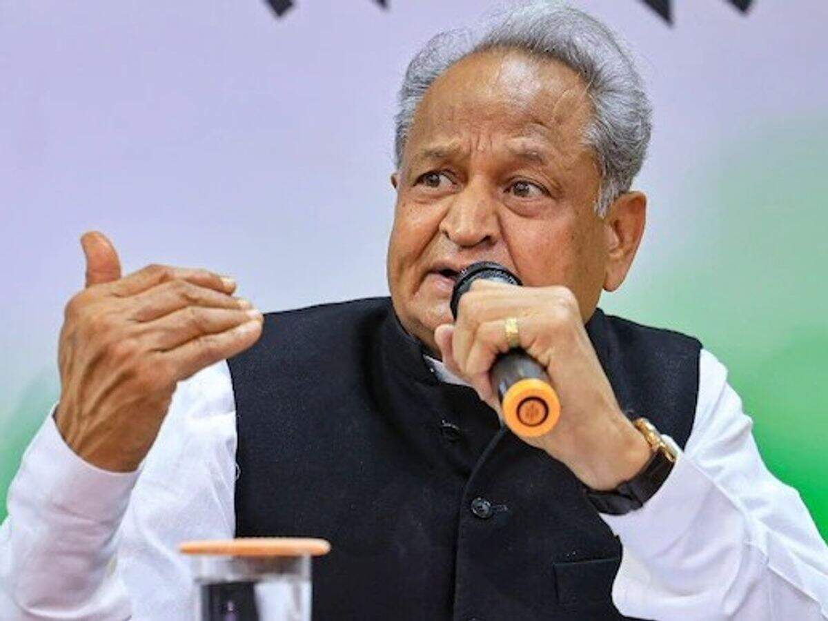 पेट्रोल-डीजल संकट पर अशोक गहलोत का हमला, वीडियो में बोले- ‘रिक्शा और पैदल चलना सिर्फ तमाशा’