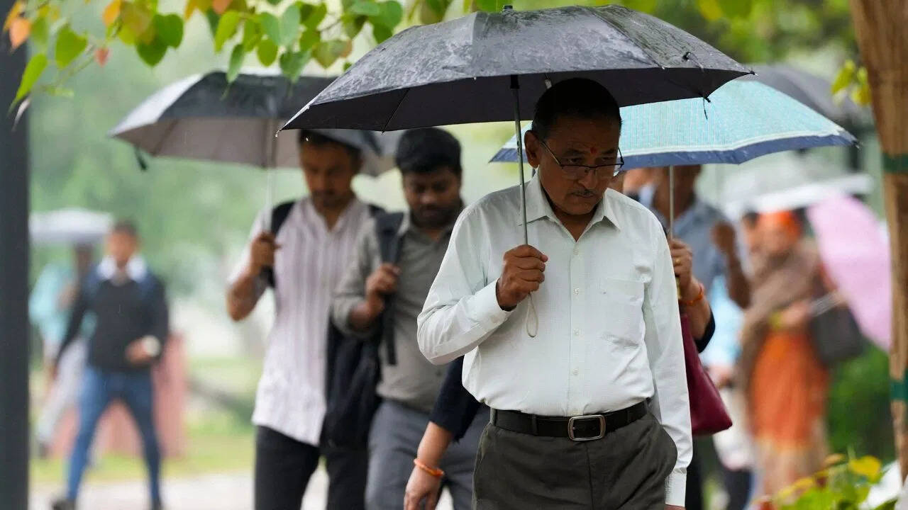 दिल्ली-एनसीआर में आज बारिश की संभावना, आंधी-तूफान के साथ बदलेगा मौसम