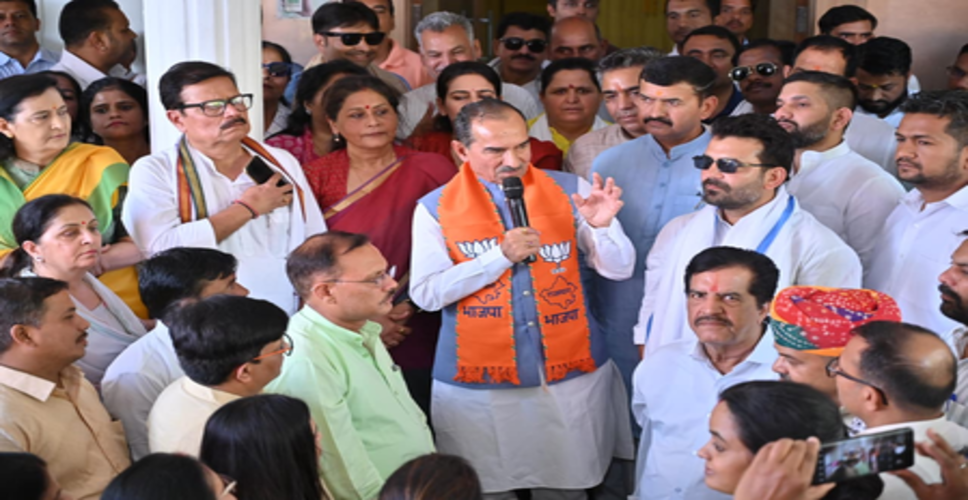 राजस्थान भाजपा प्रमुख मदन राठौड़ ने 'मेलोडी' टॉफियां बांटीं, राहुल गांधी के बयान को 'बचकाना' बताया