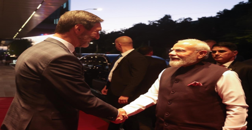 पीएम मोदी दो दिवसीय दौरे पर पहुंचे स्लोवाकिया, पारंपरिक रोटी और नमक से किया गया स्वागत