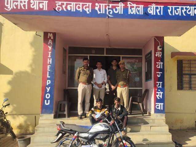 वीडियो! सीकर में बुजुर्ग महिलाओं को बातों में फंसाकर गहने लूटने वाली गैंग के 2 आरोपी गिरफ्तार
