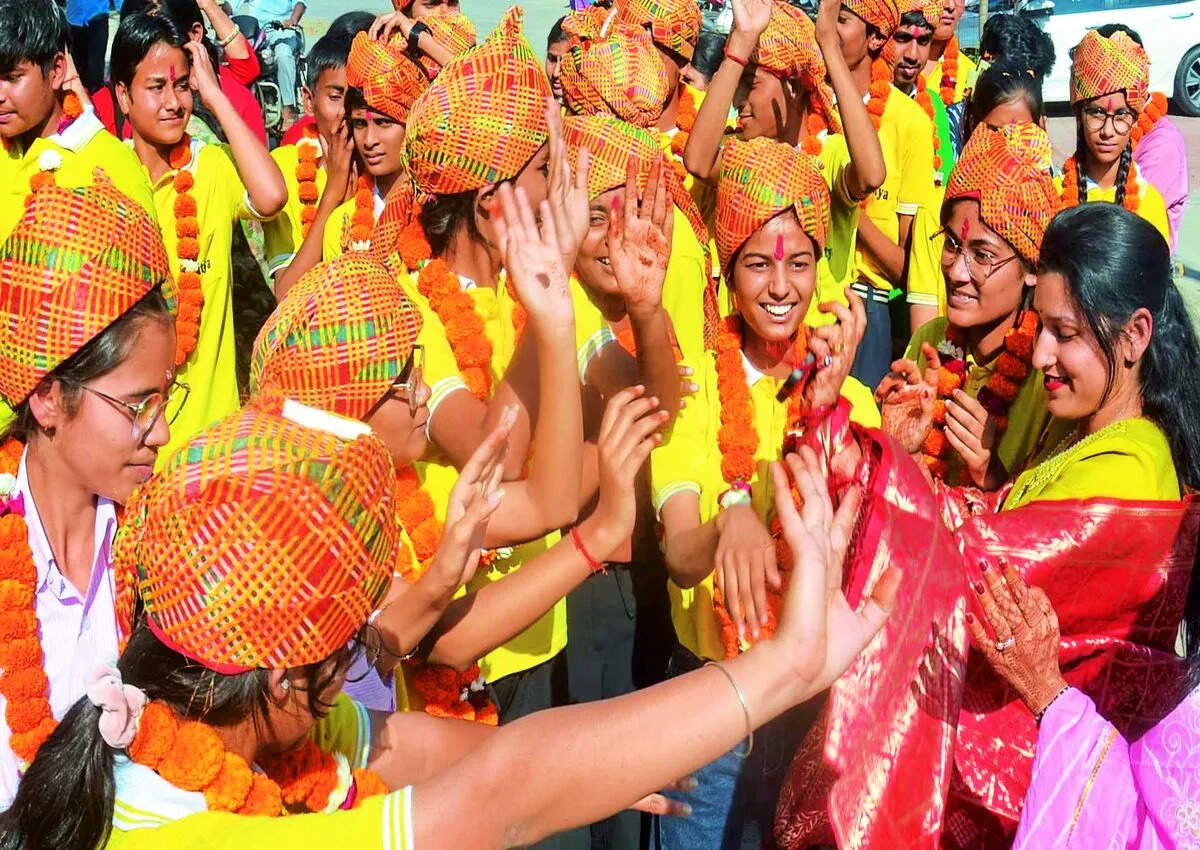 RBSE 10वीं परिणाम: बेटियों ने मारी बाजी, अलवर जिले का प्रदर्शन रहा 93.67%