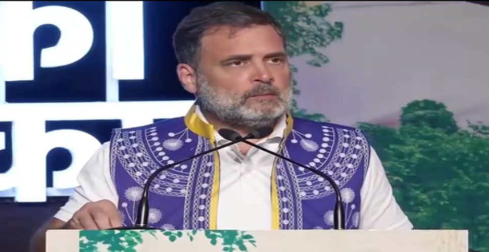 &lsquo;वनवासी&rsquo; शब्द से आदिवासी पहचान कमजोर करना चाहती है केंद्र सरकार: राहुल गांधी