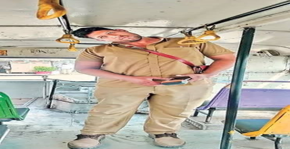 तेलंगाना में ज्यादा लंबाई वाले बस कंडक्टर को आरटीसी में दी गई वैकल्पिक भूमिका
