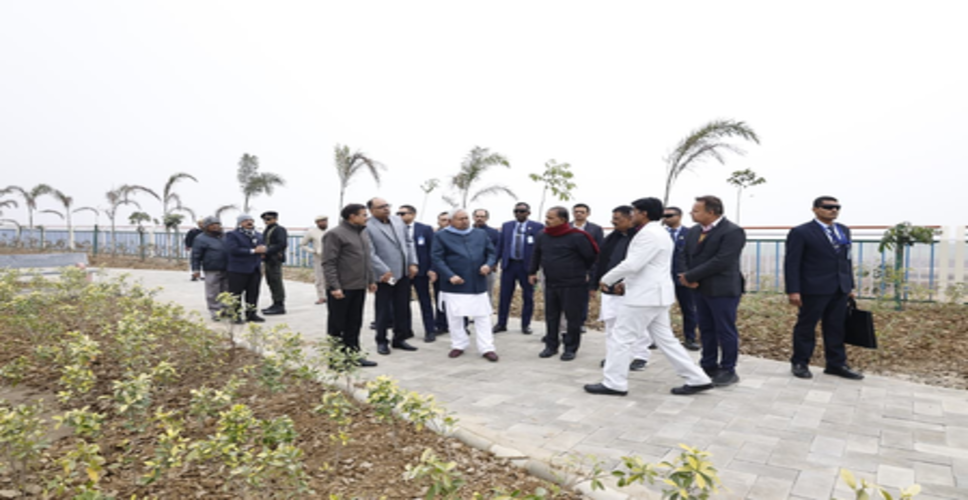 पटना: सीएम नीतीश ने जेपी गंगापथ सौंदर्यीकरण कार्य का किया निरीक्षण, अधिकारियों को दिए निर्देश